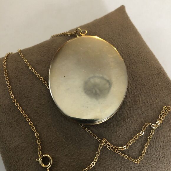 Vintage Flower Engraved Gold tone Hinged Oval Pic Locket Pendant 18" Necklace - Picture 4 of 9